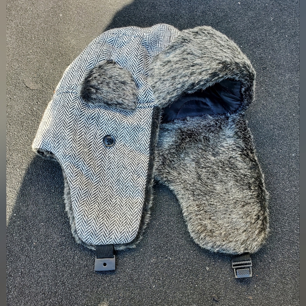 Grey trapper hat with faux fur lining